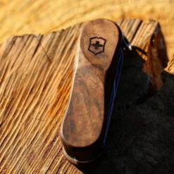 Victorinox Nail Clip 580 - Walnut -Camping Equipment Store 0.6461.63 6 600x600 c9ab08a7 8ac1 4f69 a523 4050c24c844b