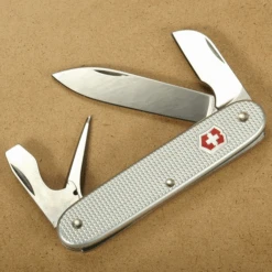 Victorinox Electrician Alox - Silver -Camping Equipment Store 0.8120.26 4 600x600 cccc373d 6a3b 481e 9488 3e10af782d92