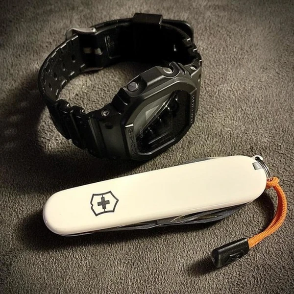 Victorinox Spartan - White 4 Victorinox Spartan - White - Image 4